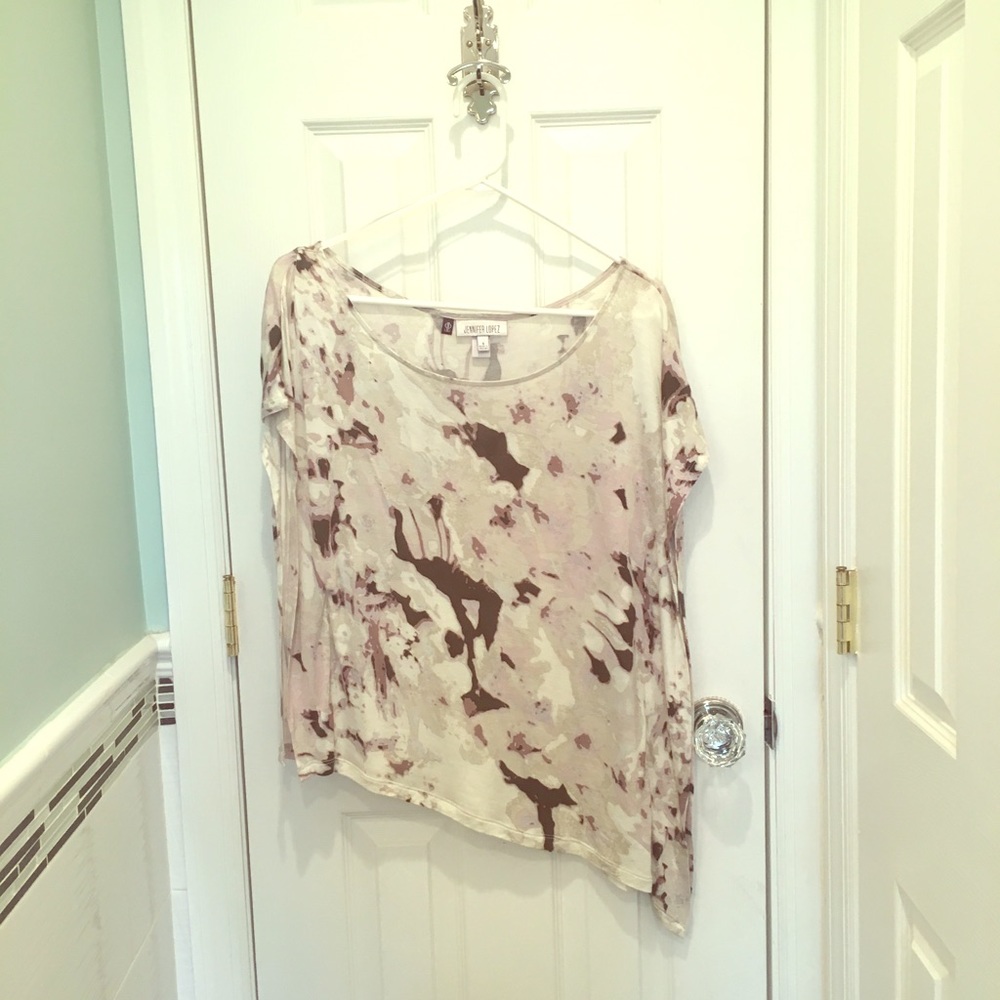 JLo asymmetrical top w Flowing sleeves/sides